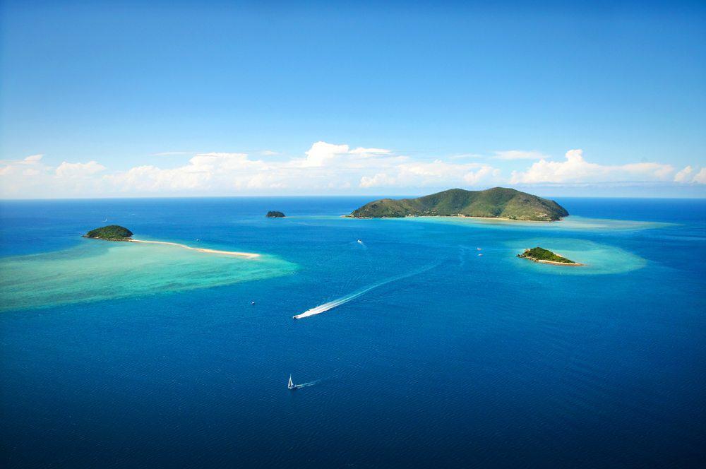 Flying past One&Only Hayman Island, Langford and Bali Hai on the way to the Great Barrier Reef.
