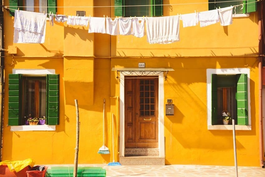 Burano, Italy a colourful village just a short ferry from Venice - Photography by The Wandering Lens Lisa Michele Burns www.thewanderinglens.com