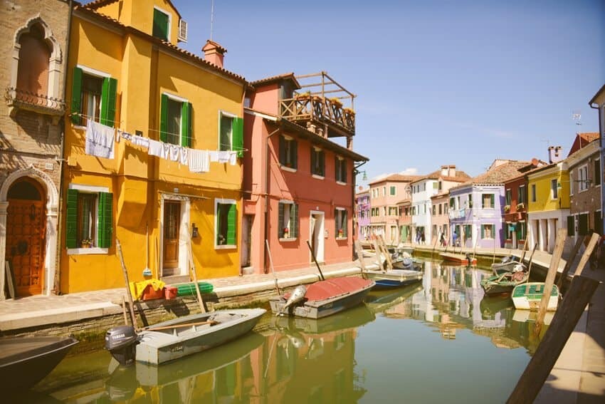 Burano, Italy a colourful village just a short ferry from Venice - Photography by The Wandering Lens Lisa Michele Burns www.thewanderinglens.com