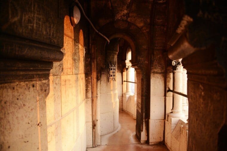 The path around the dome with lots of photo windows to see and capture the city from.