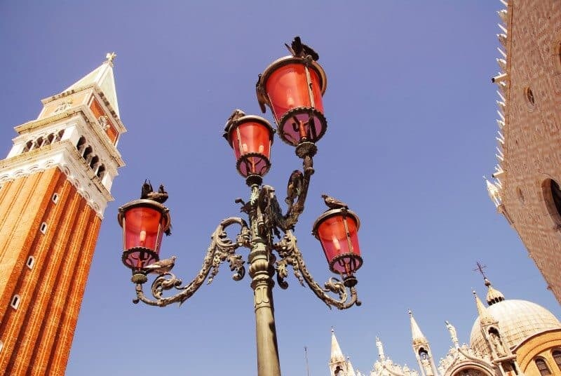 Venice Carnival Photos by The Wandering Lens www.thewanderinglens.com