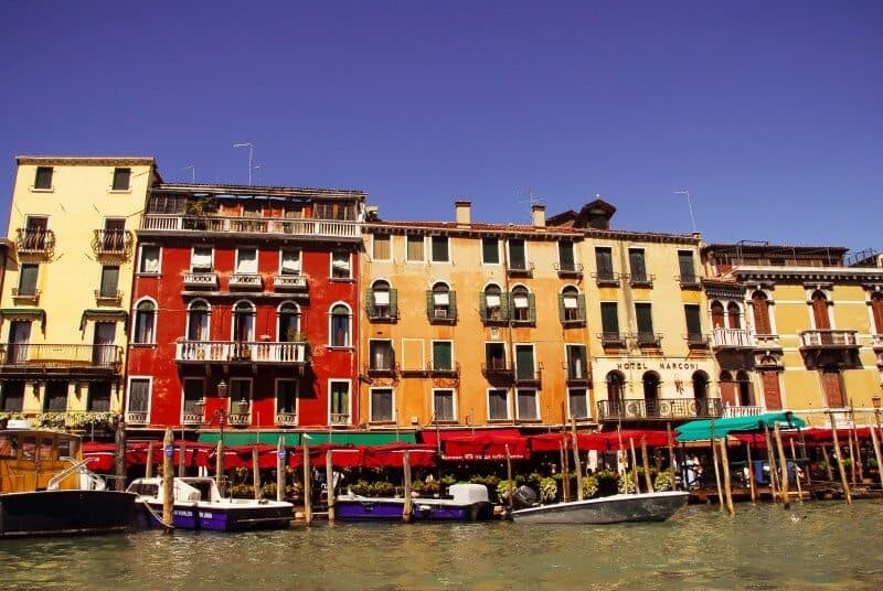 Venice Carnival Photos by The Wandering Lens www.thewanderinglens.com