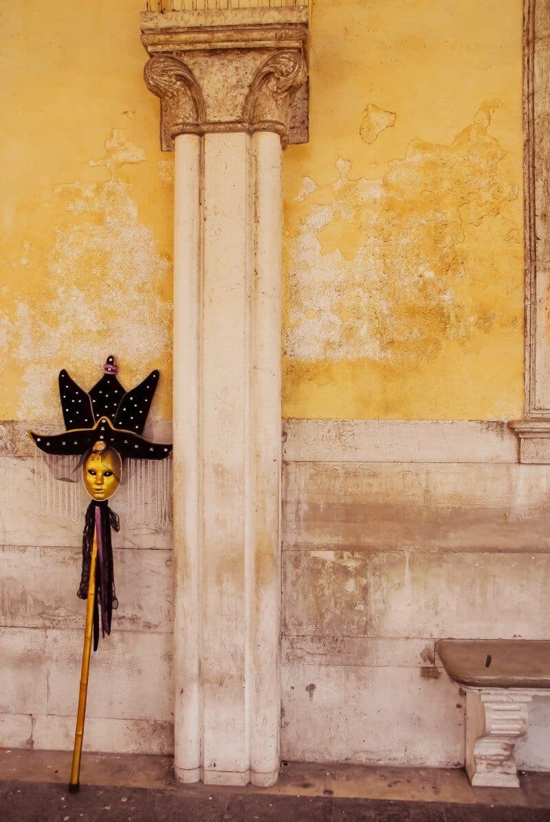 Venice Carnival Photos by The Wandering Lens www.thewanderinglens.com