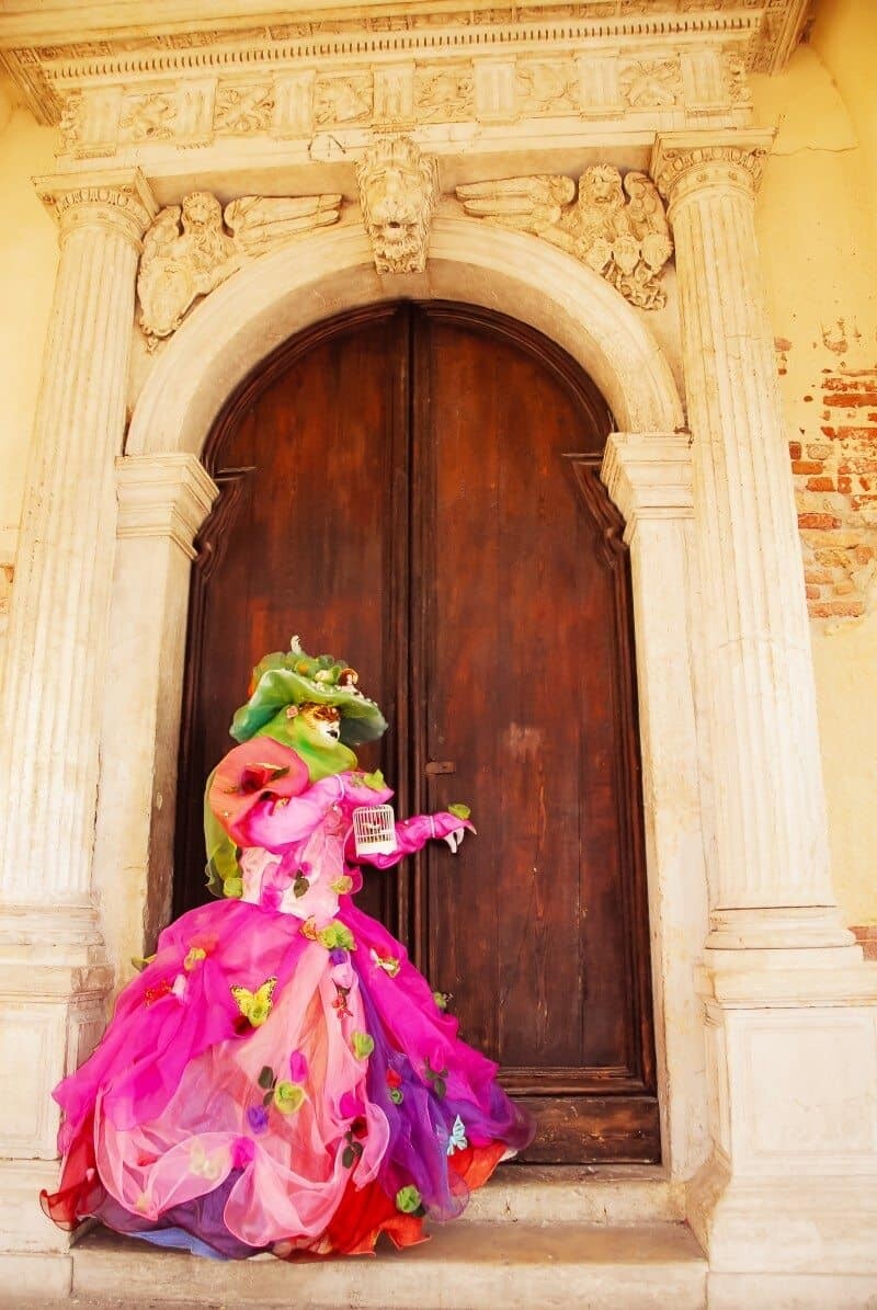 Venice Carnival Photos by The Wandering Lens www.thewanderinglens.com