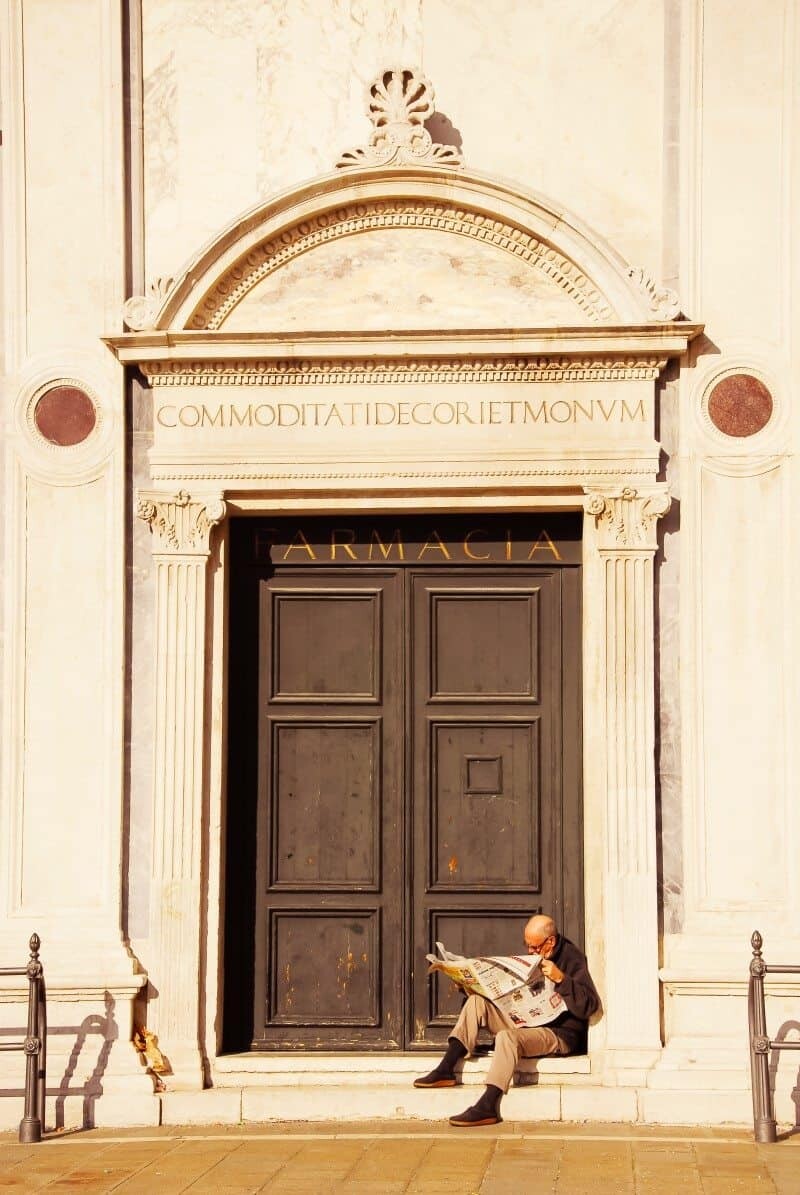 Venice Carnival Photos by The Wandering Lens www.thewanderinglens.com