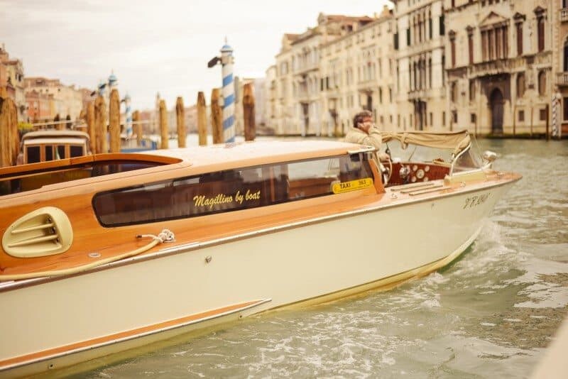 Venice Carnival Photos by The Wandering Lens www.thewanderinglens.com