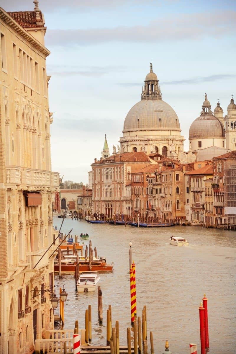 Venice Carnival Photos by The Wandering Lens www.thewanderinglens.com