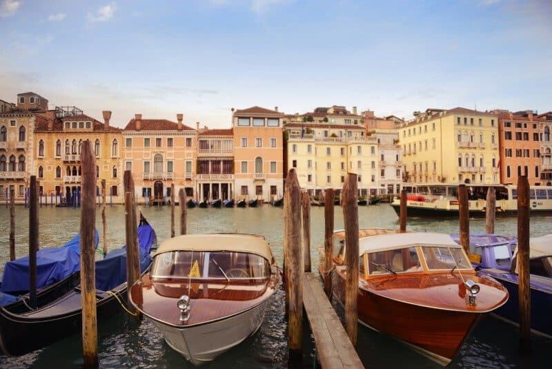 Venice Carnival Photos by The Wandering Lens www.thewanderinglens.com