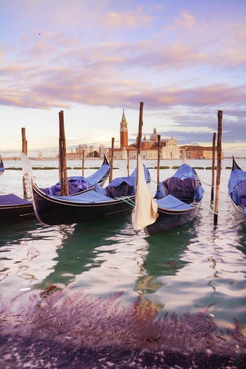 Venice Carnival Photos by The Wandering Lens www.thewanderinglens.com