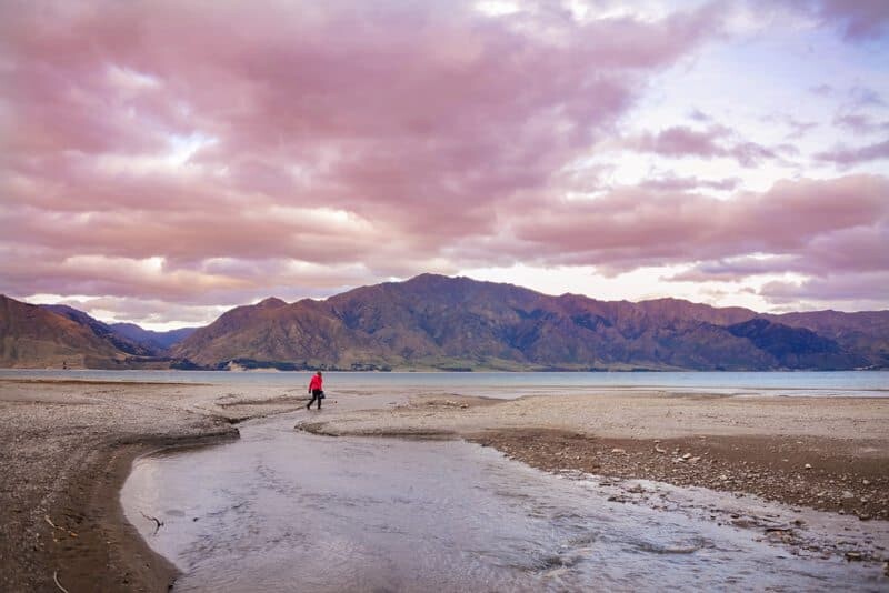 Adventure Photography - New Zealand Hike by The Wandering Lens www.thewandeirnglens.com