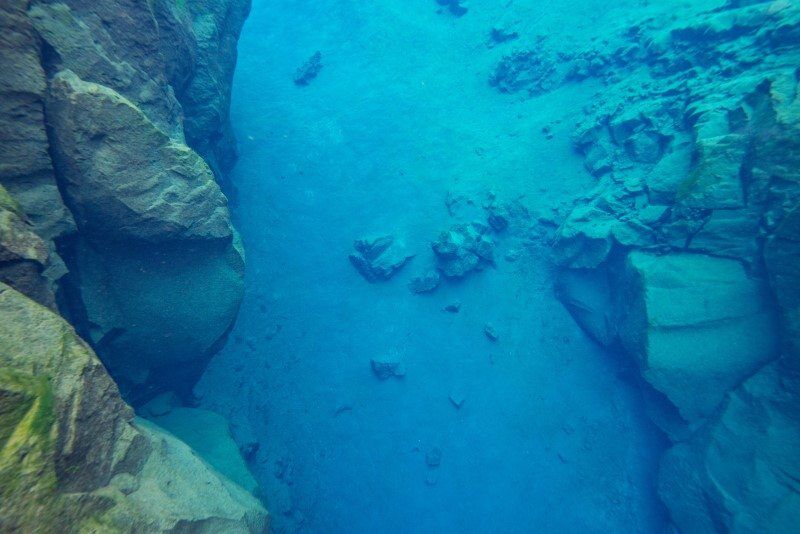 Snorkelling Silfra in Iceland between continents by The Wandering Lens www.thewanderinglens.com