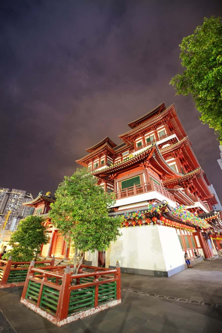 Singapore Photography Locations - Buddha Tooth Relic Temple by The Wandering Lens photographer Lisa Michele Burns