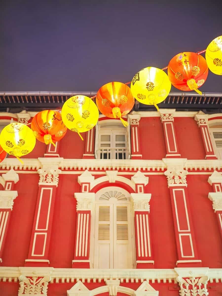 Singapore Photography Locations - Buddha Tooth Relic Temple by The Wandering Lens photographer Lisa Michele Burns