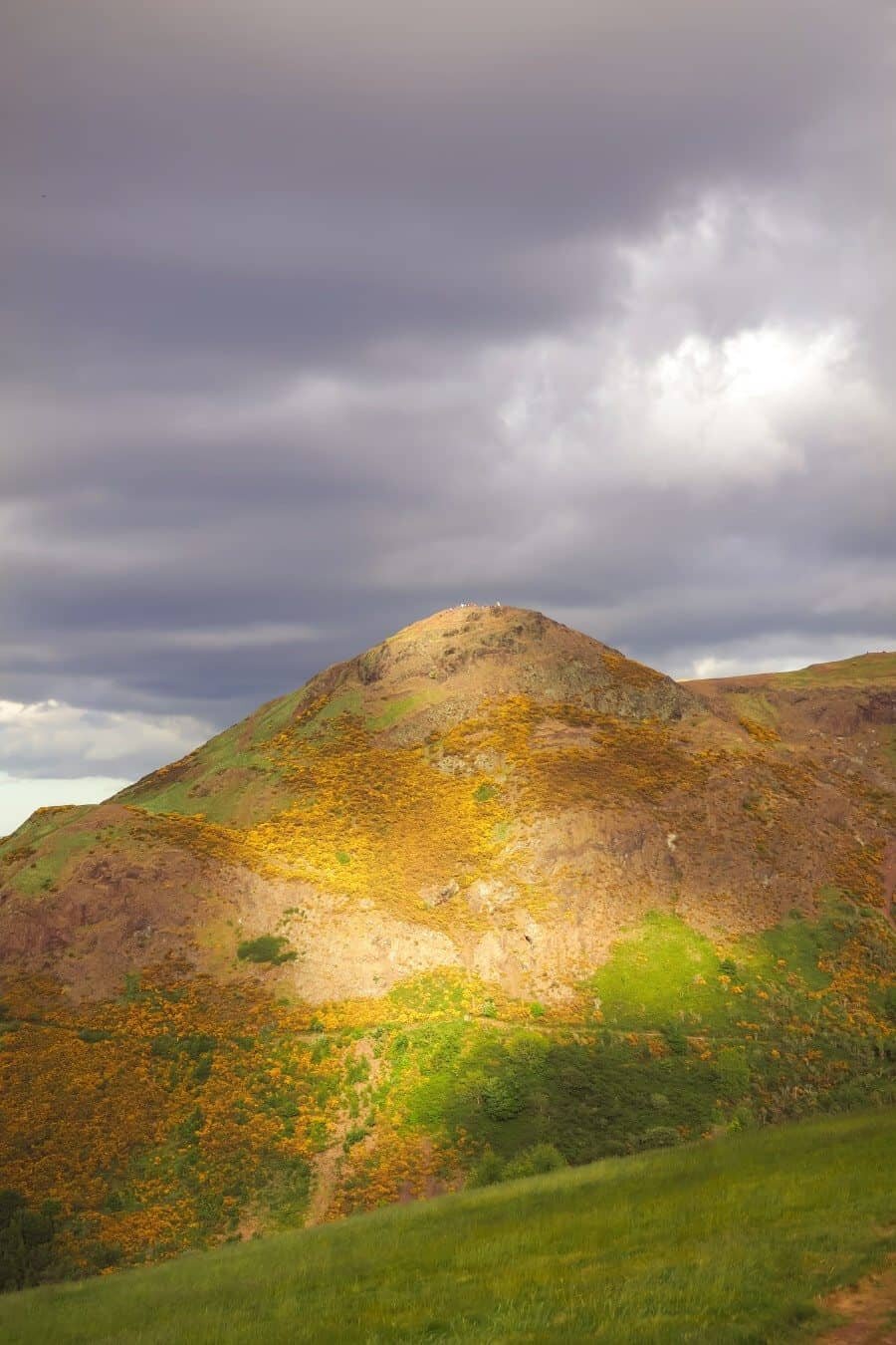 Edinburgh Photography Locations, a destination guide by The Wandering Lens photographer Lisa Michele Burns