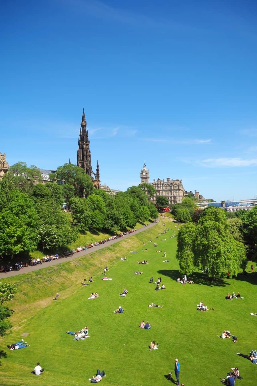 Edinburgh Photography Locations, a destination guide by The Wandering Lens photographer Lisa Michele Burns