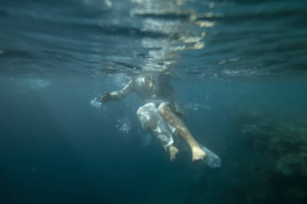 Underwater Photography Great Barrier Reef, model in white dress dancing underwater, photography by Lisa Michele Burns