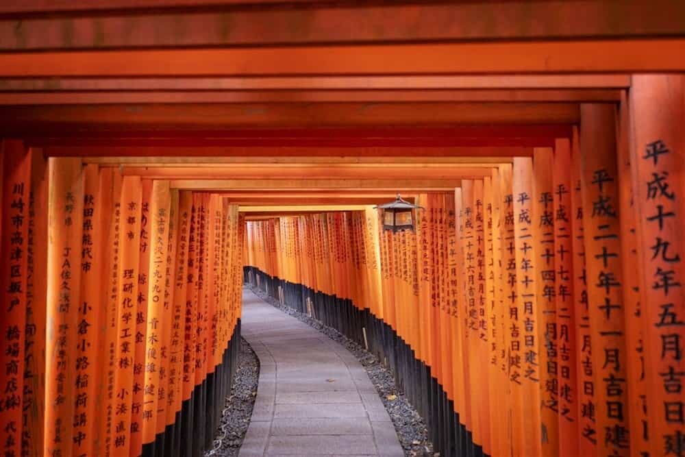 Fushimi Inari Shrine Kyoto - When to visit and how to take great photos of the torii gates